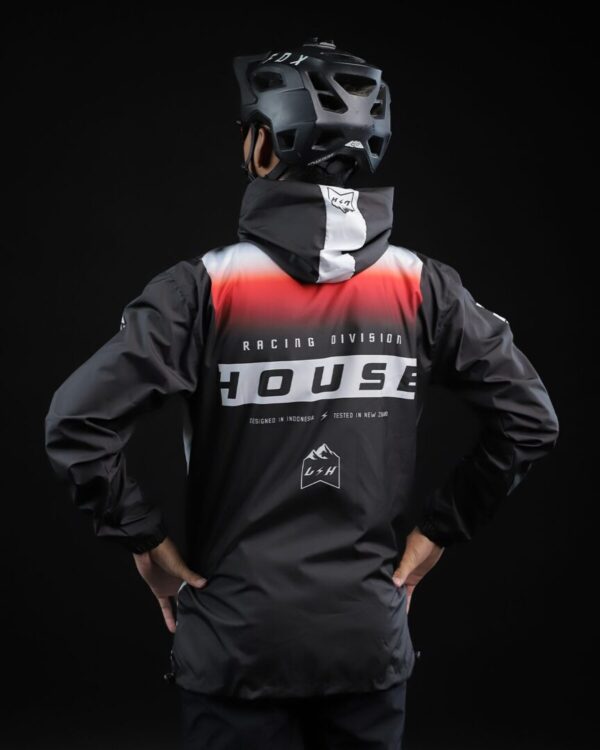 PLEASURE OF SPEED WINDBREAKER RED