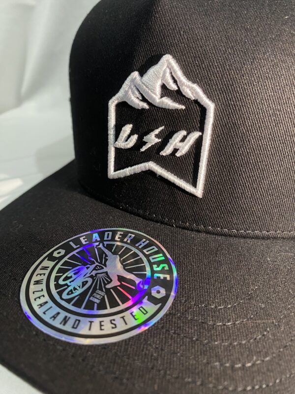 TRUCKER SNAPBACK LH BLACK & WHITE